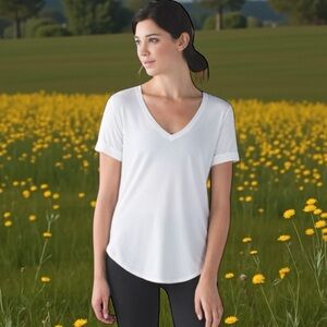 Lululemon Love Tee II in White (First Release) Sz 6